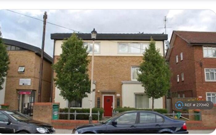 2 Bedroom Flat To Rent In Shamrock Court, London, E7
