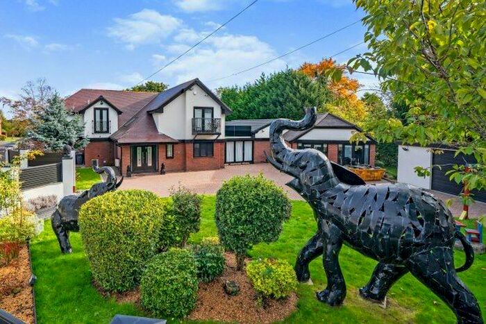 4 Bedroom Property To Rent In Twiss Green Lane, Warrington, WA3