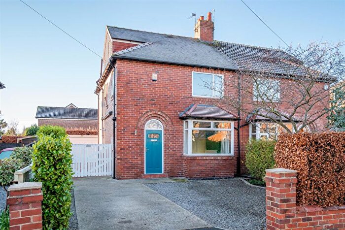 4 Bedroom Semi-Detached House To Rent In Burton Avenue, York, YO30