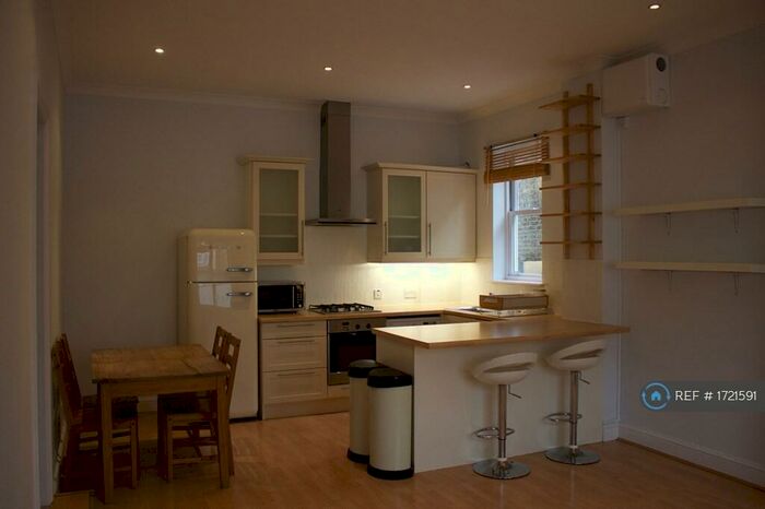 2 Bedroom Flat To Rent In Philips House, London, SW12