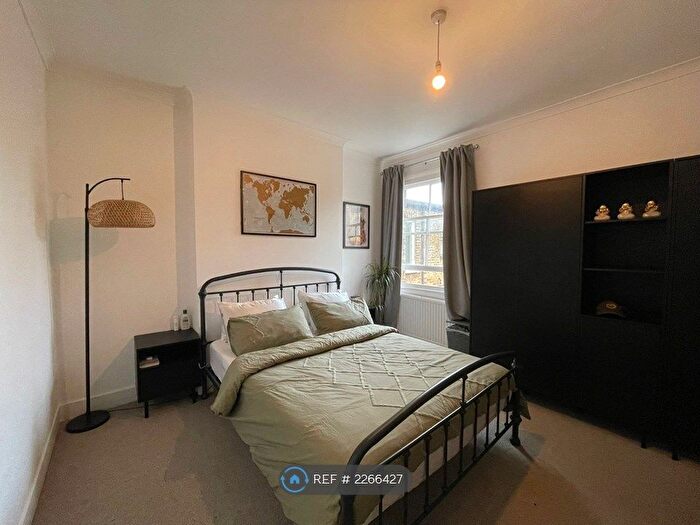 2 Bedroom Maisonette To Rent In Gruneisen Road, London, N3