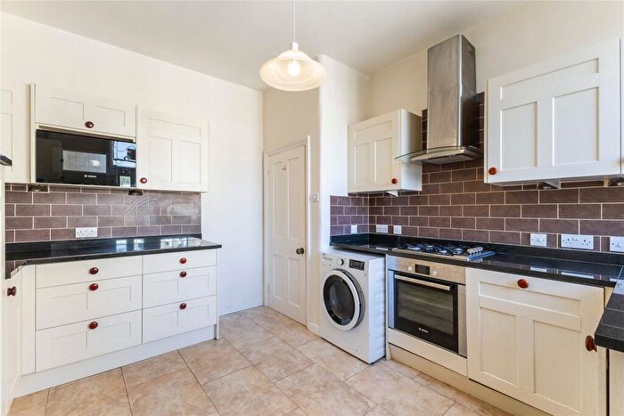 3 Bedroom Flat To Rent In Prince Of Wales Drive, Battersea, SW11