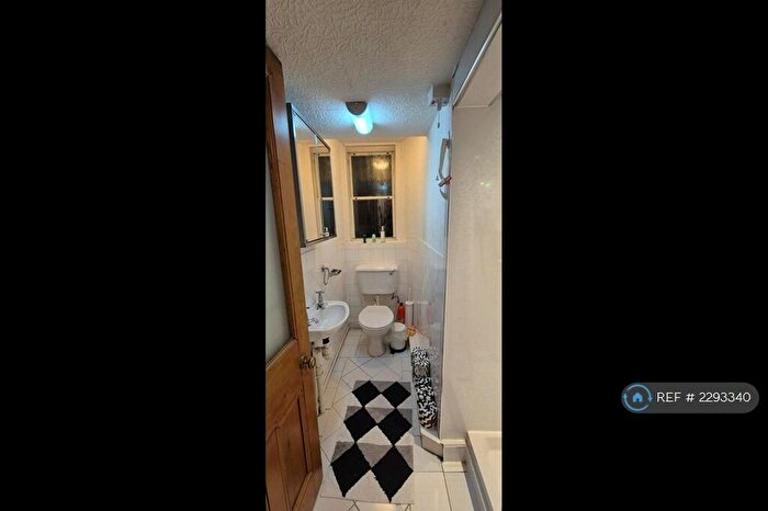 1 Bedroom Flat To Rent In St Peters Place, Edinburgh, EH3