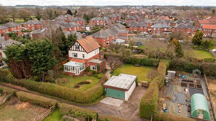 5 Bedroom Detached House For Sale In York Road, Tadcaster, LS24