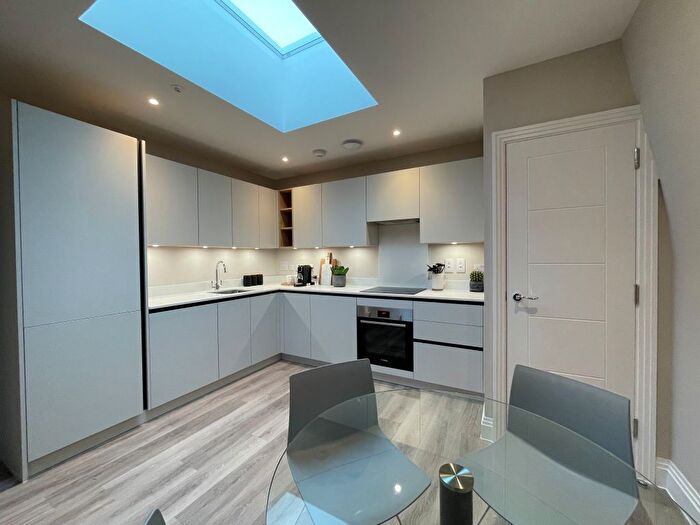 1 Bedroom Flat To Rent In Park Street, Maidenhead, Berkshire, SL6