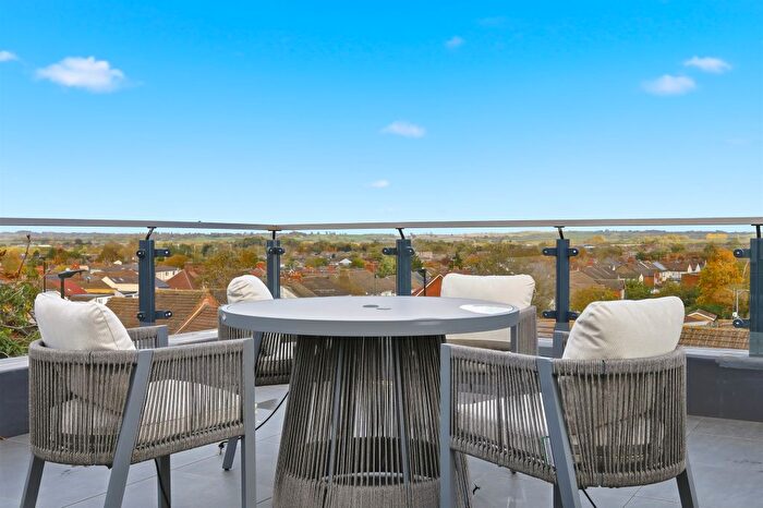 2 Bedroom Flat For Sale In New Street, Aylesbury, HP20