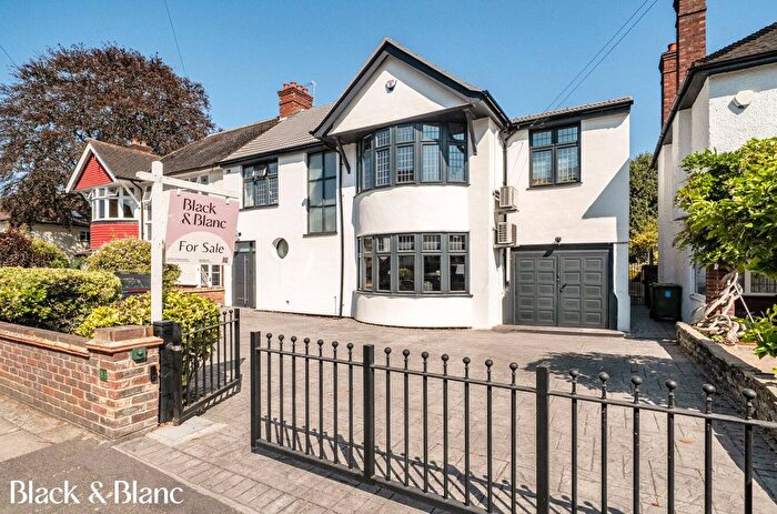 4 Bedroom Semi Detached House For Sale In London Lane, Bromley, BR1