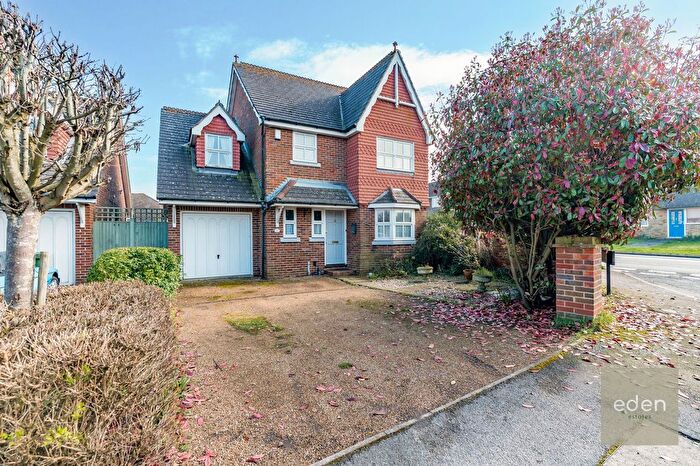 4 Bedroom Detached House For Sale In Wakehurst Close, Coxheath, ME17