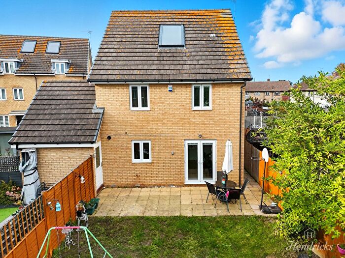 4 Bedroom Detached House For Sale In Elms Court, Westcliff-On-Sea, SS0