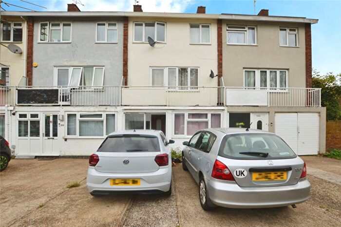 4 Bedroom Terraced House For Sale In The Gore, Basildon, Essex, SS14