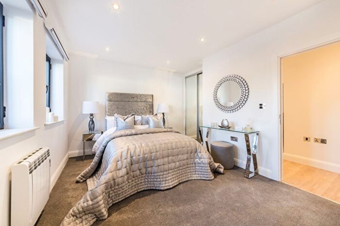 3 Bedroom Flat To Rent In Gunnersbury Avenue, London, W5