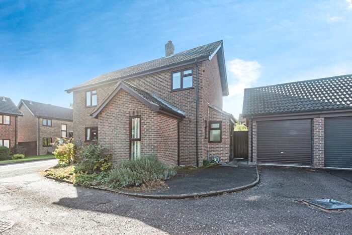 4 Bedroom Detached House For Sale In Ramptons Meadow, Tadley, Hampshire, RG26