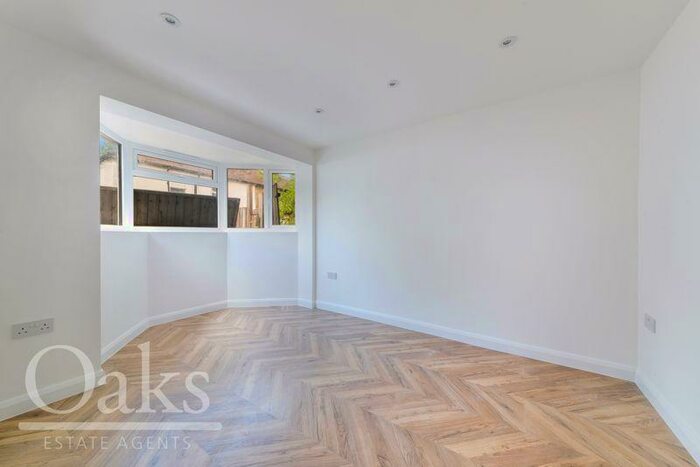 2 Bedroom Flat To Rent In Brighton Road, South Croydon, CR2