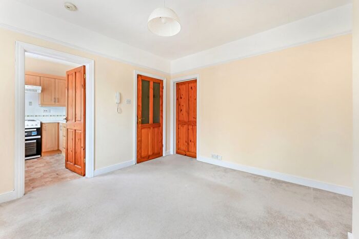 2 Bedroom Maisonette To Rent In Merton Park Parade, London, SW19
