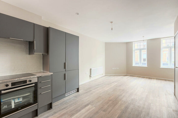 2 Bedroom Apartment To Rent In High Street, SM1