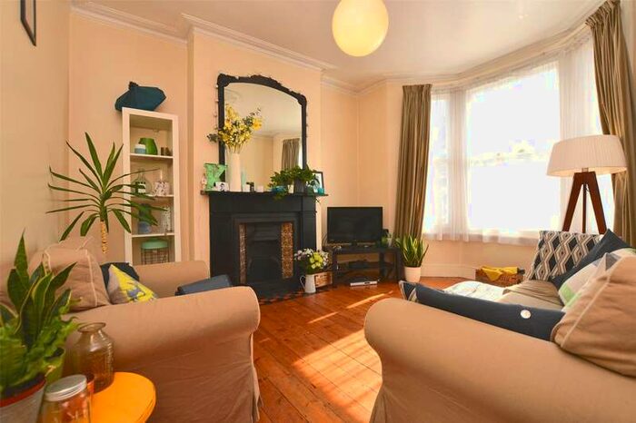 2 Bedroom Flat To Rent In Daphne Street, London, SW18