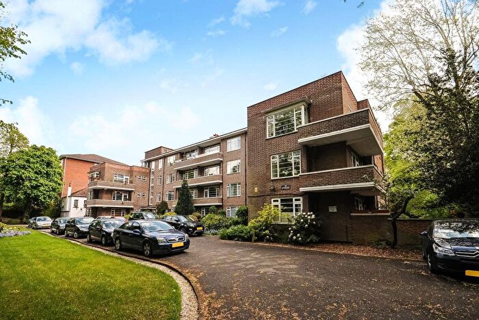 4 Bedroom Flat For Sale In Wimbledon Park Side, London, SW19