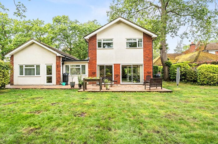 4 Bedroom Detached House For Sale In West End Road, Mortimer Common, Reading, Berkshire, RG7