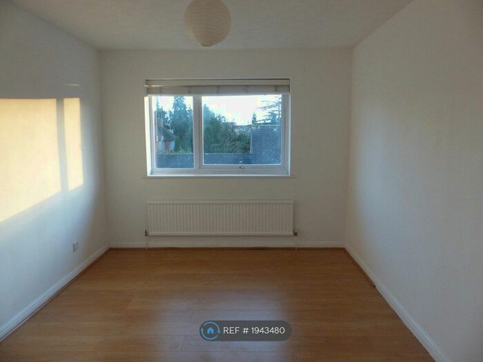 1 Bedroom Flat To Rent In Percy Gardens, Enfield, EN3