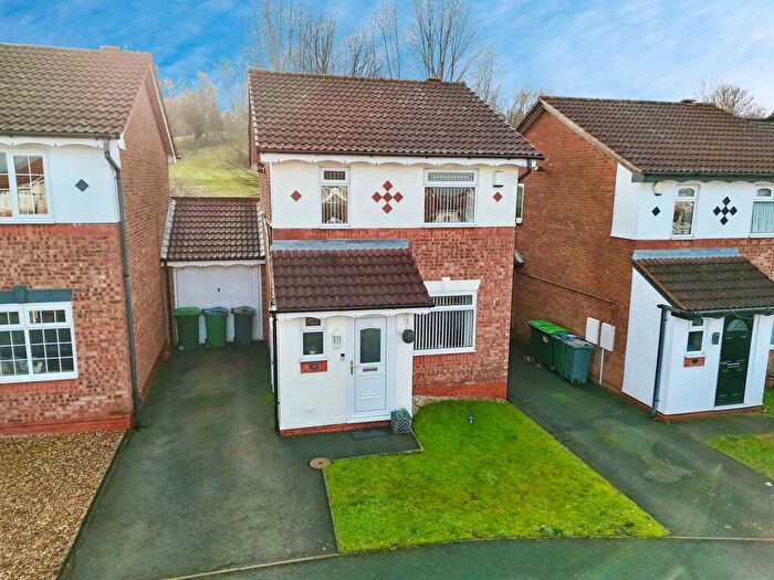 3 Bedroom Link Detached House For Sale In Haywoods Farm, West Bromwich, B71