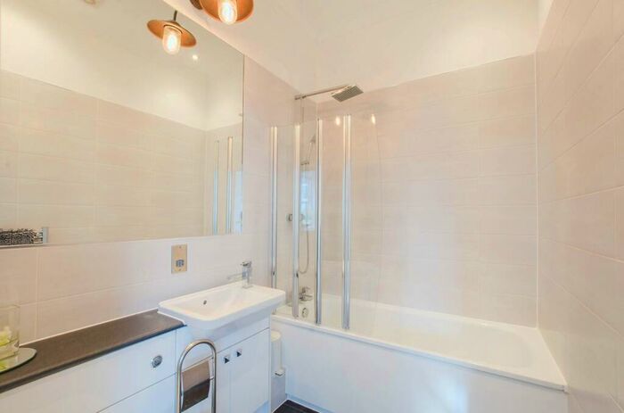 1 Bedroom Flat To Rent In Hardinge Street, Wapping, London, E1