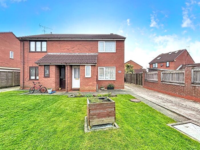 3 Bedroom Semi-Detached House For Sale In The Hollies, Hornsea, HU18