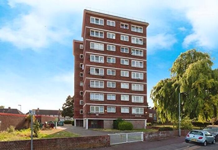 2 Bedroom Flat To Rent In Hepworth Court, Hepworth Gardens, Barking, London, IG11