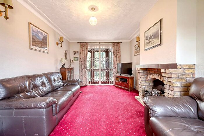 3 Bedroom Semi-Detached House For Sale In Wood View, Grays, RM17