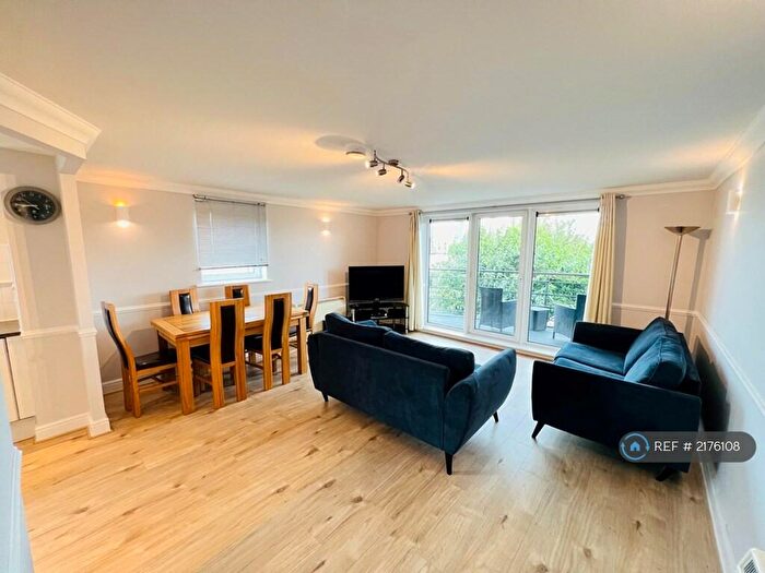 2 Bedroom Flat To Rent In Stretton Mansions, London, SE8