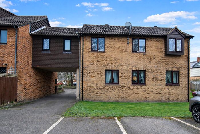 1 Bedroom Apartment For Sale In Connaught Gardens, Morden, SM4