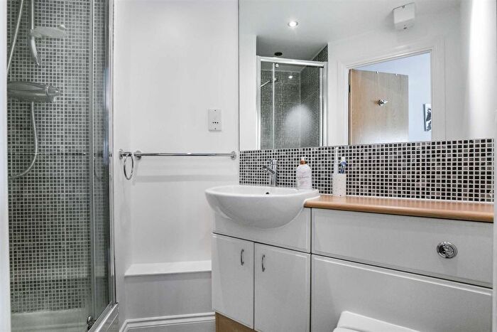 2 Bedroom Flat For Sale In Stants View, Hertford, SG13