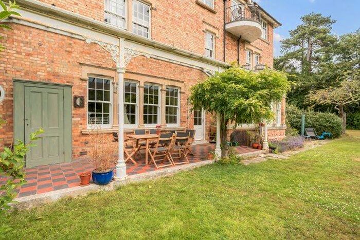 4 Bedroom Flat To Rent In Manchester Road, Lymington, SO41