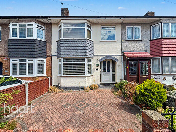 3 Bedroom Terraced House For Sale In South Hall Drive, Rainham, RM13
