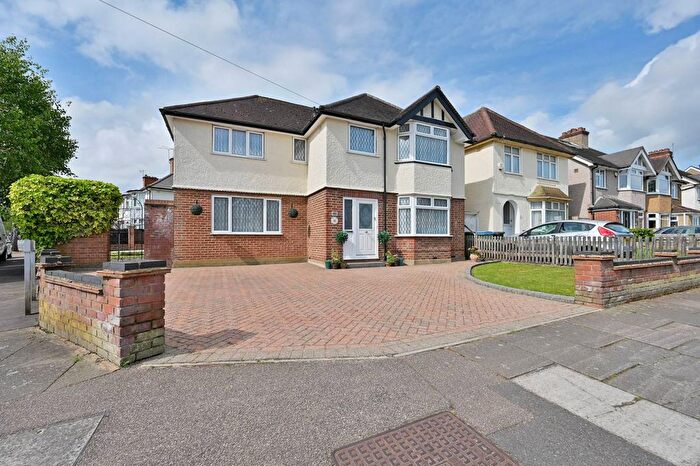 4 Bedroom Detached House For Sale In Westfield Avenue, Watford, WD24