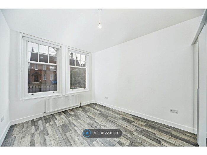 3 Bedroom Flat To Rent In Rydal Road, London, SW16