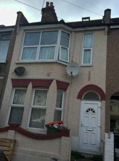 1 Bedroom Flat To Rent In Charlemont Road, London, E6