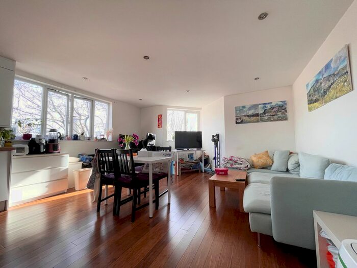 2 Bedroom Flat To Rent In Bush Road, London, SE8