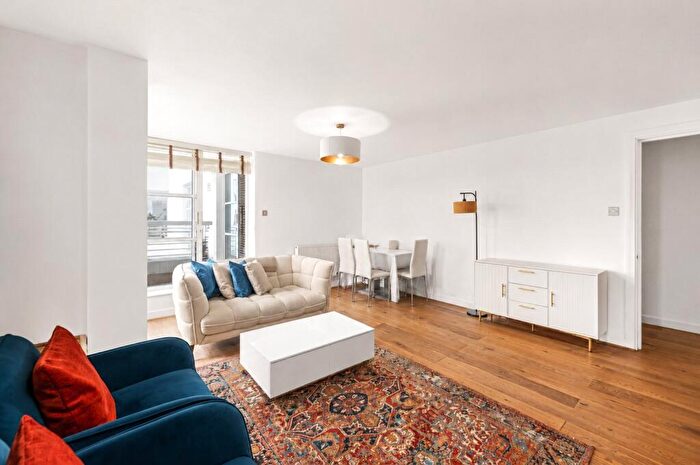 2 Bedroom Apartment To Rent In Barrier Point Road, London, E16