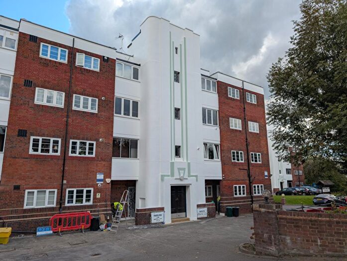 3 Bedroom Flat For Sale In Whittington Court, East Finchley, N2