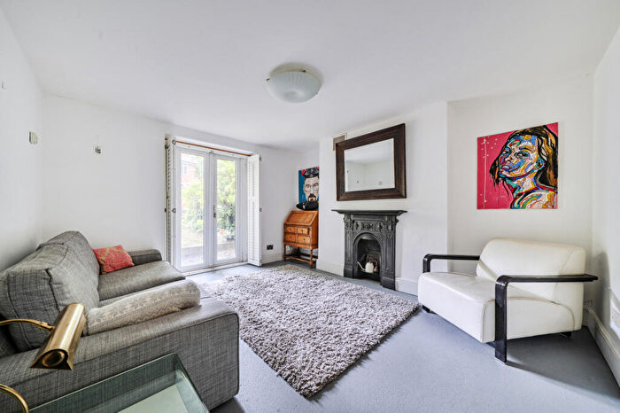 2 Bedroom Apartment For Sale In Dartmouth Road, London, SE23