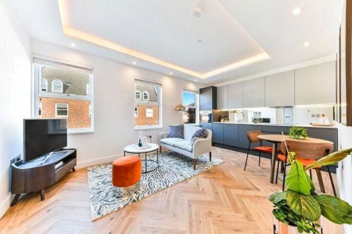 1 Bedroom Flat For Sale In Premier House, Chertsey, KT16