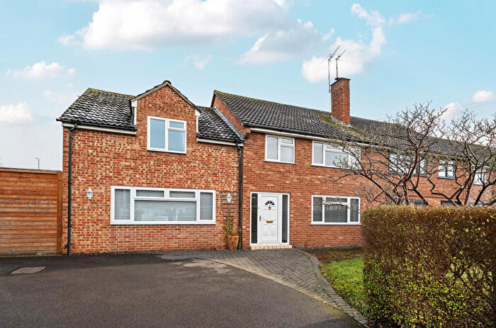 4 Bedroom Semi Detached House For Sale In Elmbury Drive, Tewkesbury, Gloucestershire, GL20
