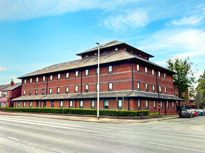 2 Bedroom Apartment To Rent In Park Avenue, Sale, M33