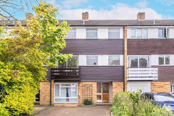3 Bedroom Property To Rent In Kenton Avenue, Sunbury-On-Thames, TW16