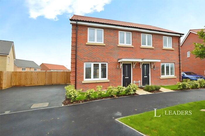 3 Bedroom Semi Detached House To Rent In Newton Abbot Way, Bourne, Lincolnshire, PE10