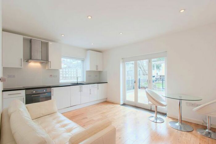 1 Bedroom Flat To Rent In Loftus Road, Shepherd's Bush, London, W12