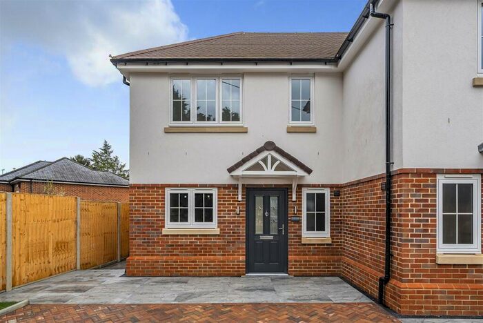 3 Bedroom Semi-Detached House For Sale In Milley Road, Waltham St. Lawrence, Reading, RG10