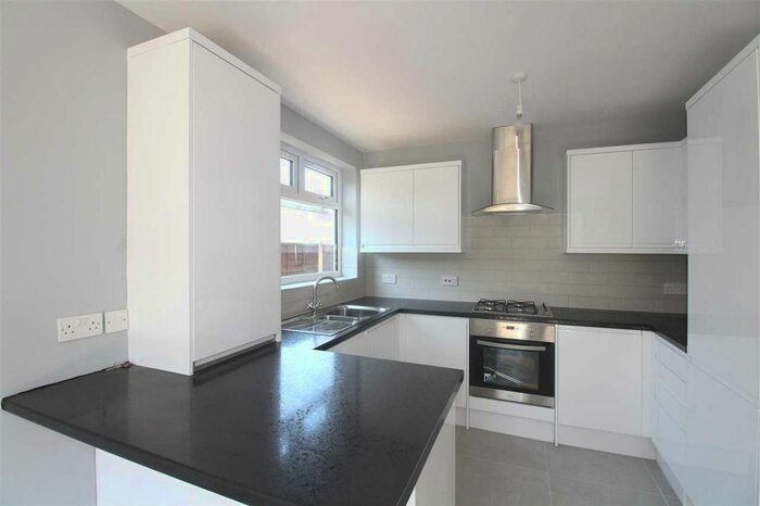 2 Bedroom Bungalow To Rent In Carlton Avenue, Westcliff-On-Sea, SS0