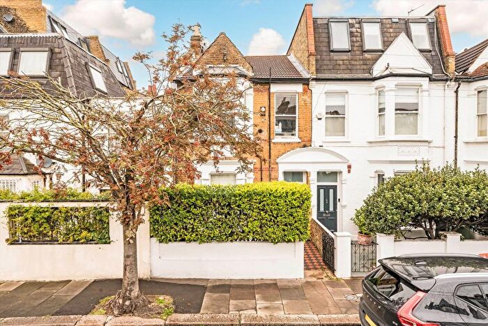 2 Bedroom Flat To Rent In Wardo Avenue, Fulham, London, SW6