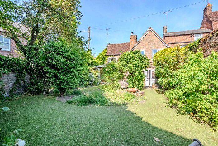 3 Bedroom End Of Terrace House For Sale In High Street, Markyate, St. Albans, Hertfordshire, AL3